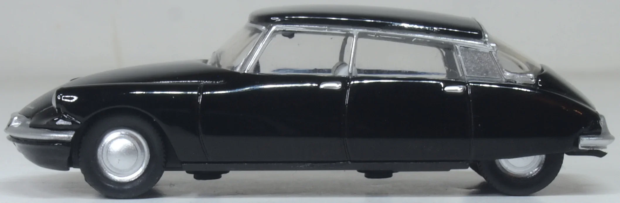76CDS007 Citroen DS19 Black - Image 3