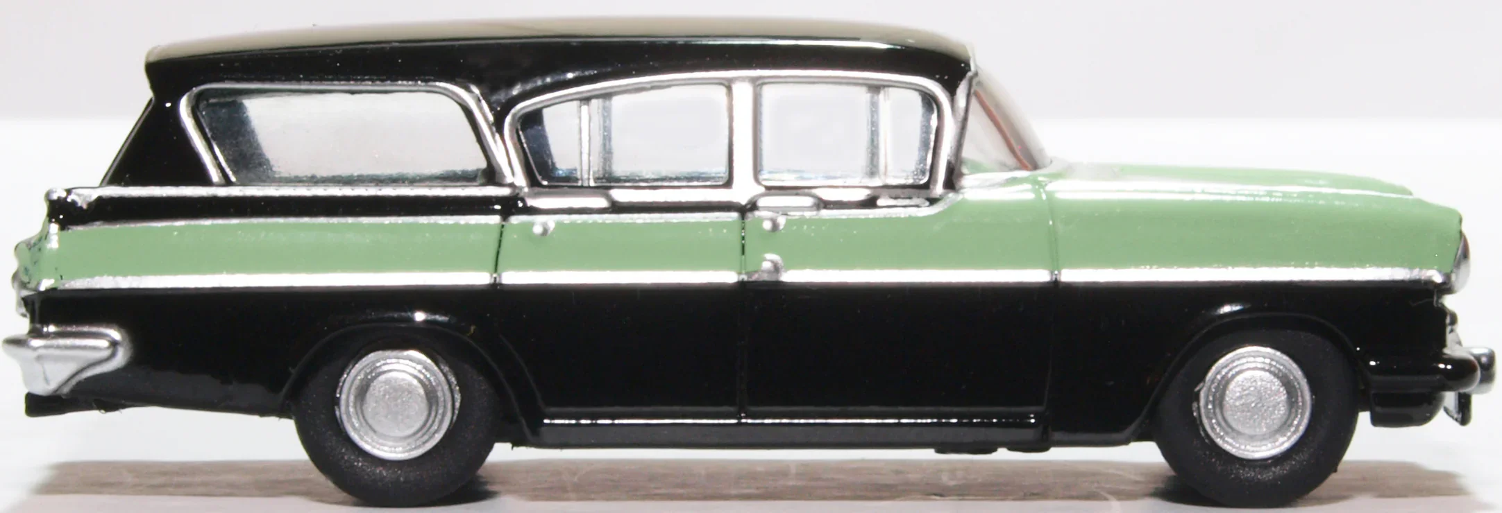 76CFE008 Vauxhall Cresta Friary Estate Versailles Green/Black - Image 4