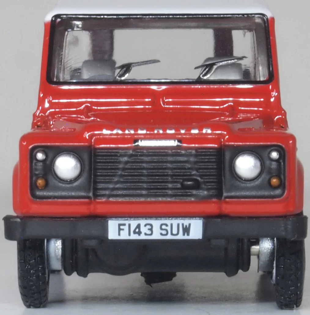 76DEF018 Land Rover Defender LWB St. Wagon Masai Red - Image 4