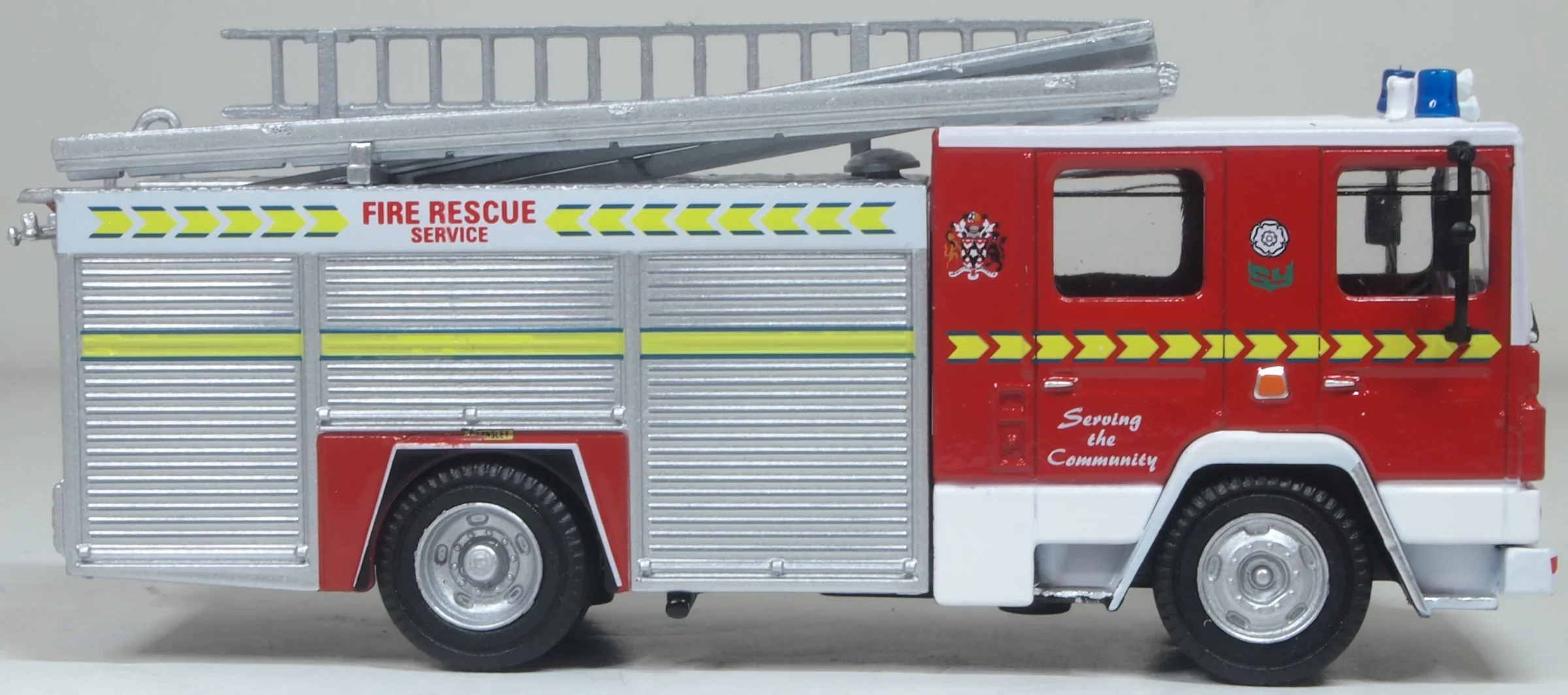 76DN007 Dennis RS South Yorkshire Fire & Rescue Service - Image 4