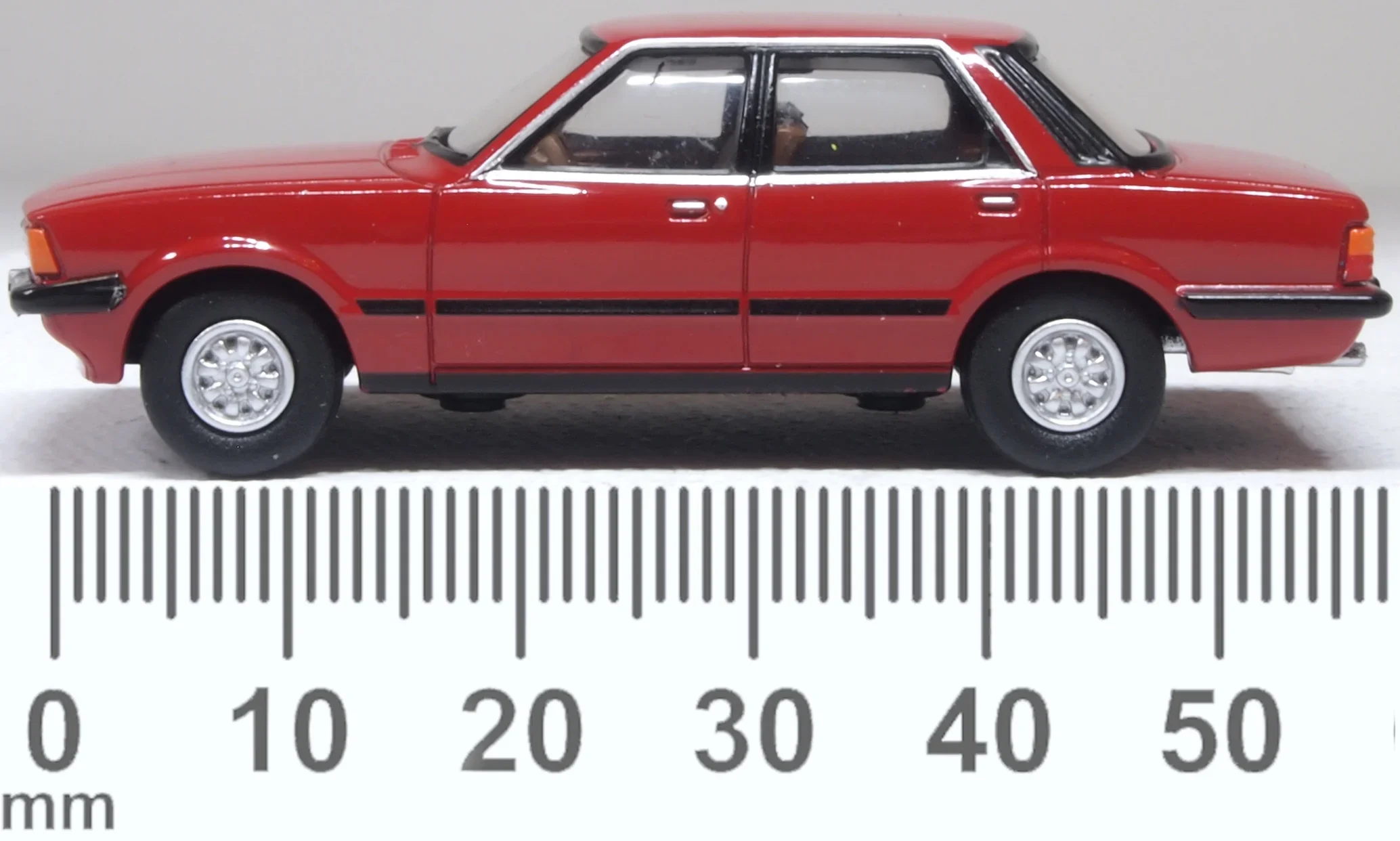 76FC5001 Ford Cortina Mk5 Cardinal Red - Image 6