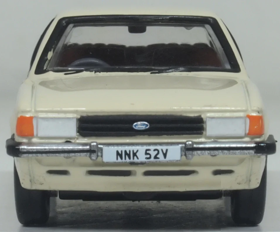 76FC5003 Ford Cortina Mk5 Cordoba Beige - Image 2