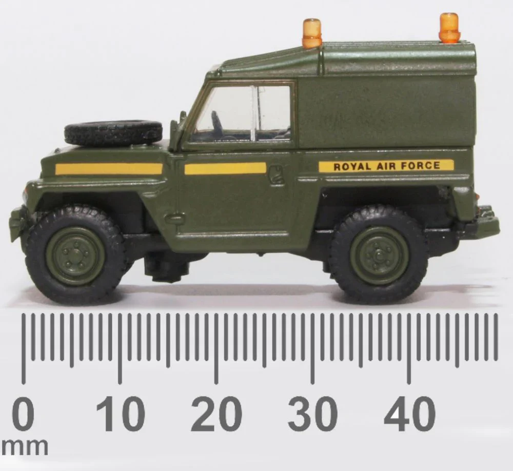 76LRL005 Land Rover Lightweight RAF - Image 6