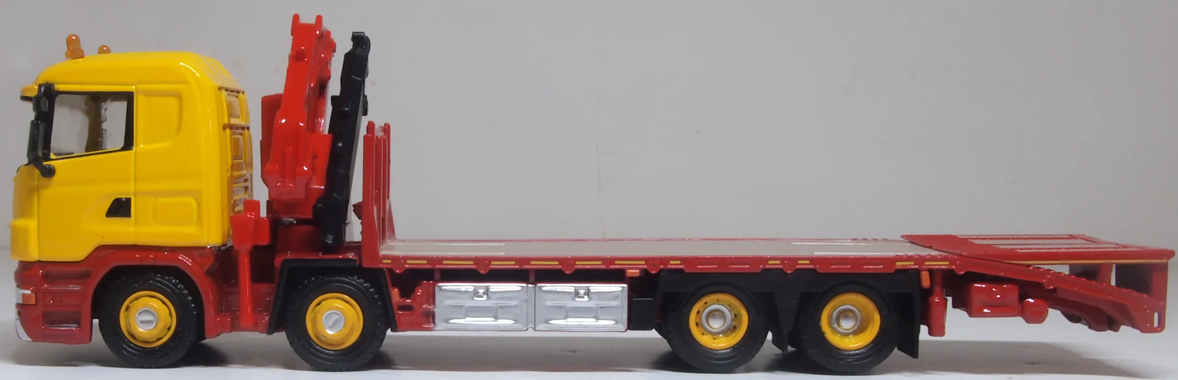 76SCL005 Scania Crane Lorry Yellow - Image 2