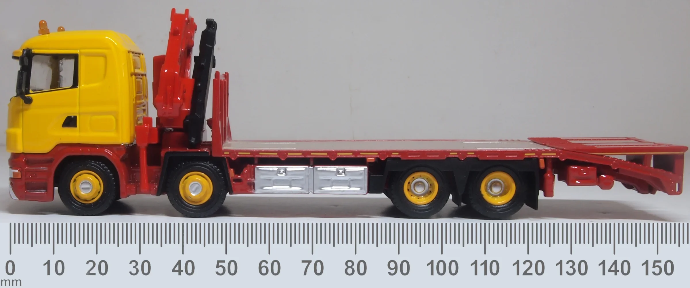 76SCL005 Scania Crane Lorry Yellow - Image 6