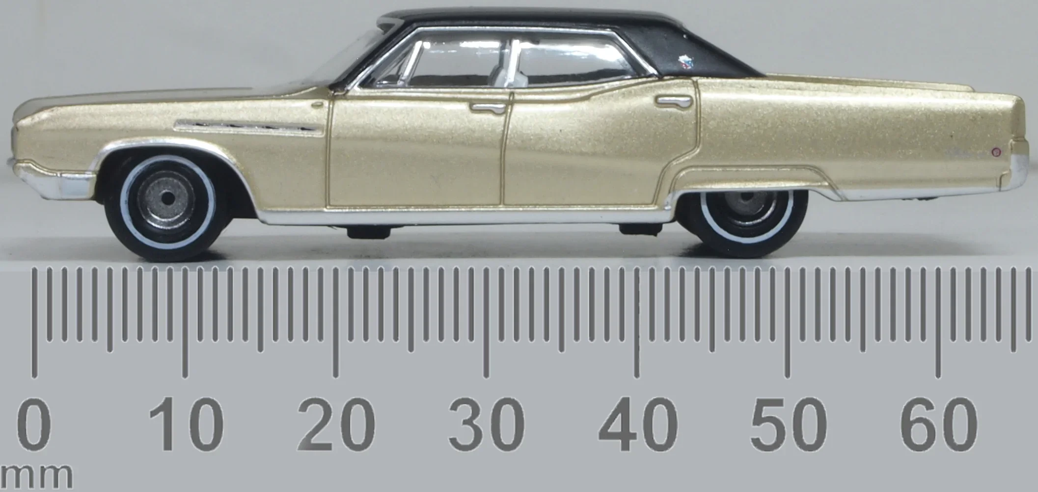87BE68001 1968 Buick Electra 225 Ivory Gold Mist/Black - Image 6