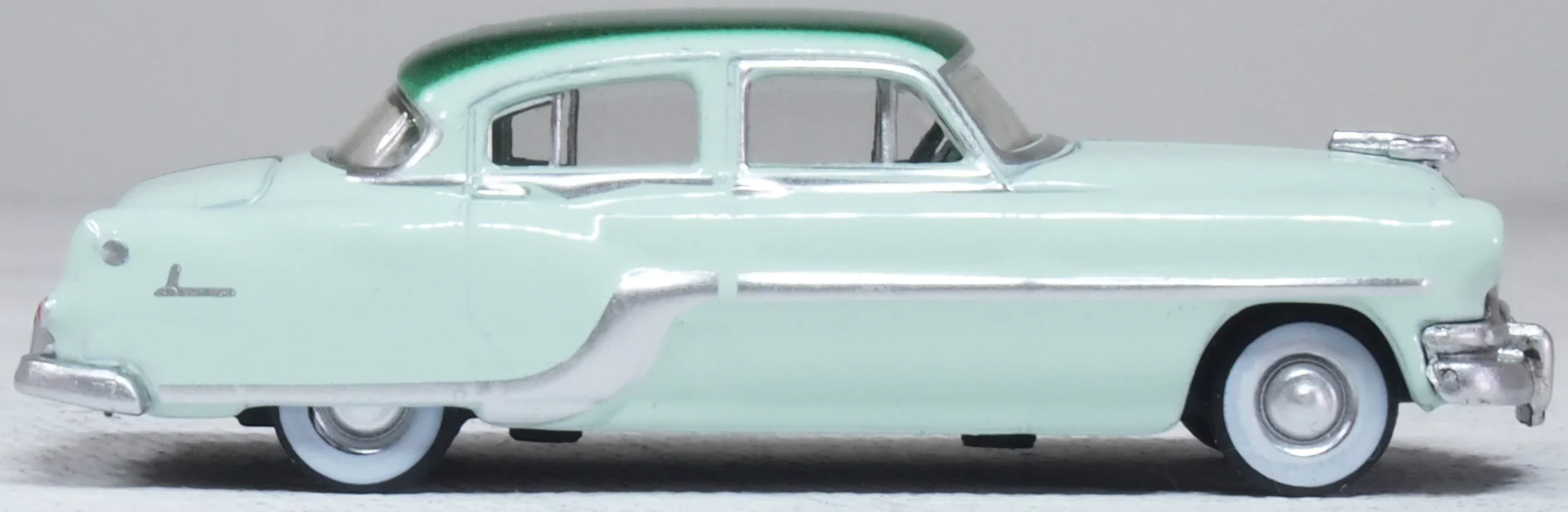 87PC54005 1954 Pontiac Chieftain 4 Dr Shannon Green/Brookmere Green - Image 3