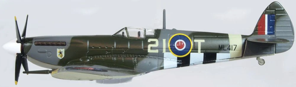 Supermarine Spitfire LF Mk.Ixe 21-T 443 Sqn 1945 Model Aircraft - Image 3