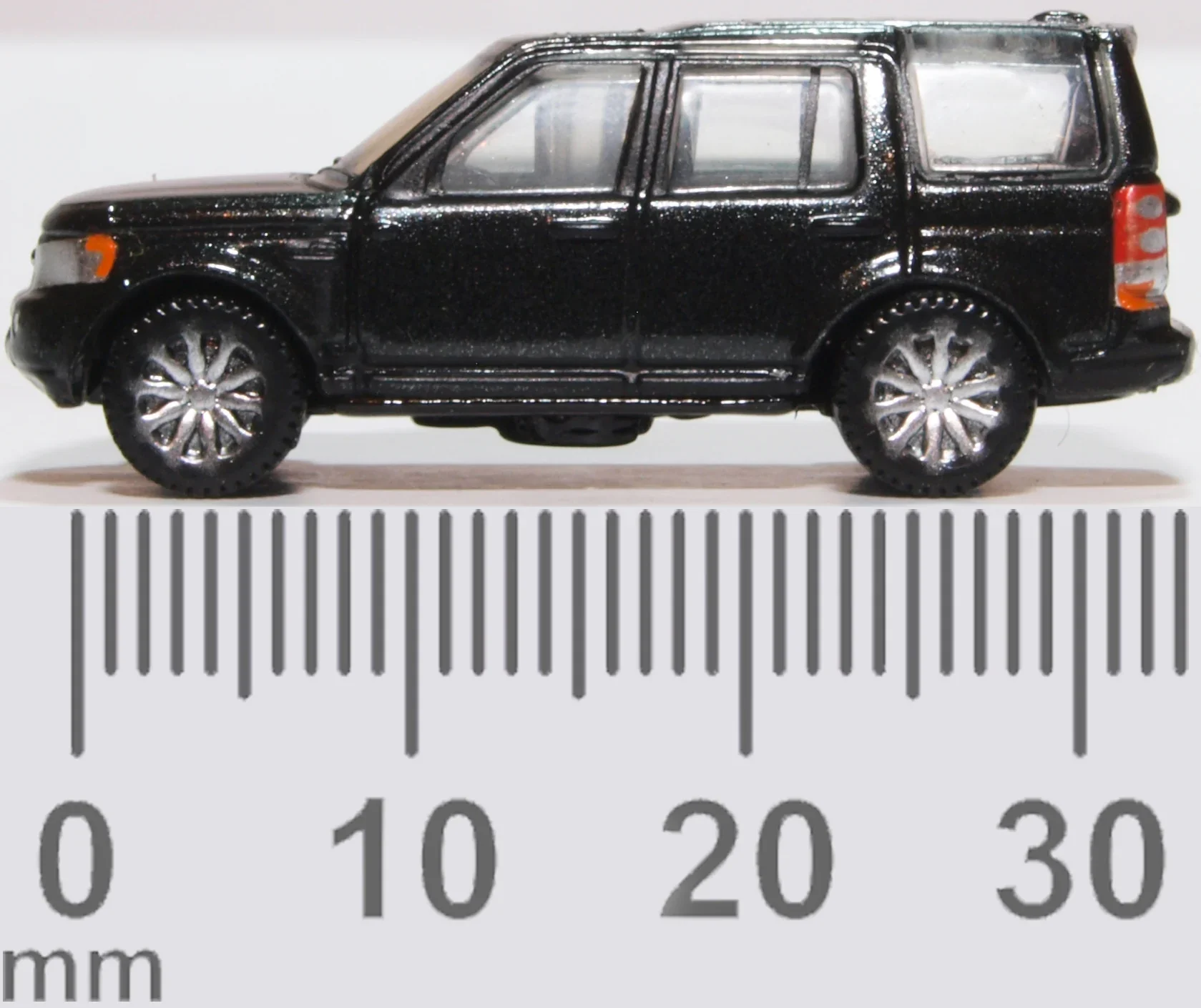 Land Rover Discovery 4 Santorini Black - Image 6