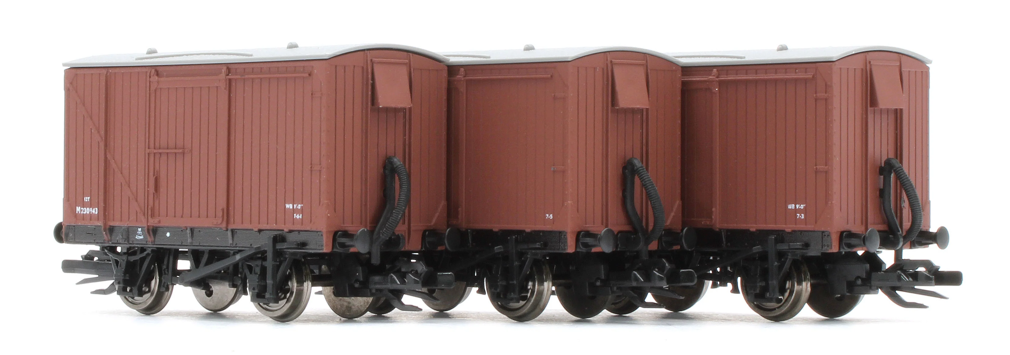 TTR61303 TT:120 Ex-LMS 9ft Wheelbase Fitted BR Bauxite Vans - Pack of 6 - Image 5