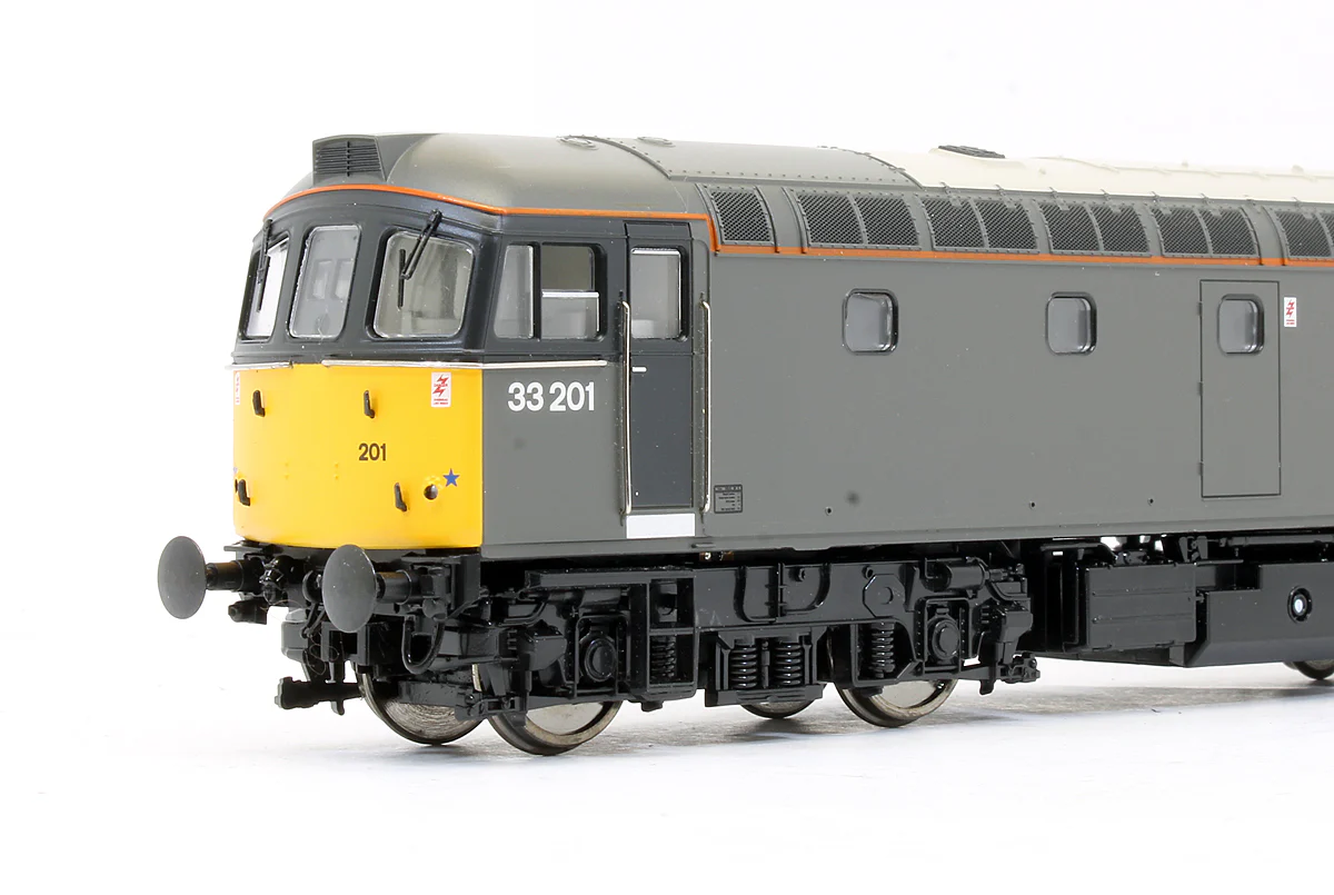 Pre-Owned 3325 Class 33 Engineers Grey 33201 Diesel Locomotive - Image 3