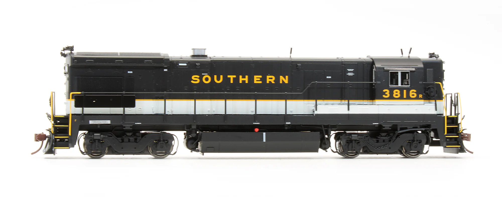 Pre-Owned GE B36-7 Diesel Locomotive Southern Tuxedo Scheme - Road #3816 - DCC Sound - Image 3