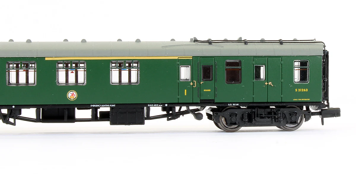 Pre-Owned MK1 BCK Brake Corridor Composite Coach BR Green (SR) - Image 3