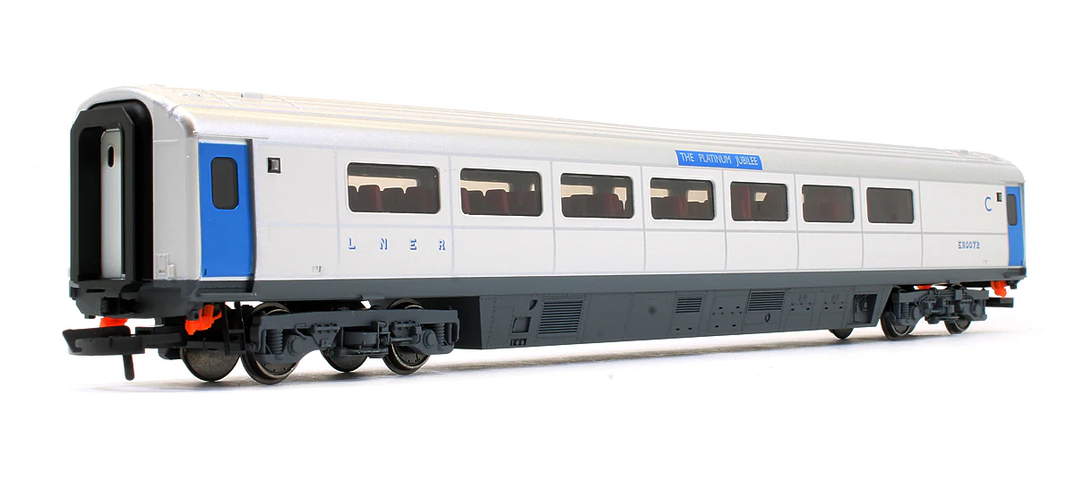 Pre-Owned R40355A Mk3 Sliding Door Trailer First Disabled Platinum Jubilee of HM Queen Elizabeth II ER0072 - Image 2