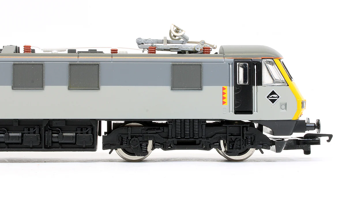 Pre-Owned R586 Railfreight Distribution Class 90037 Electric Locomotive - Image 4