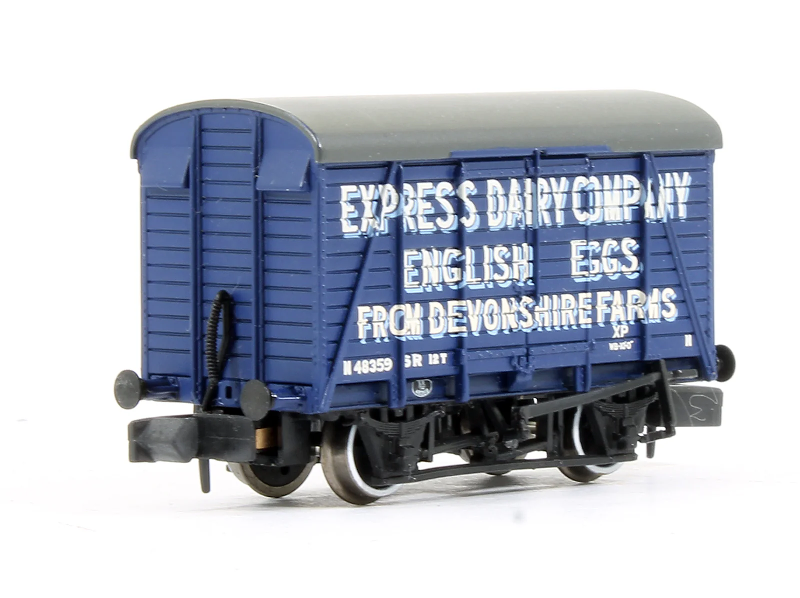 Pre-Owned Set Of Three 12t Southern Ventilated Vans 'Express Dairy Company' - Image 3