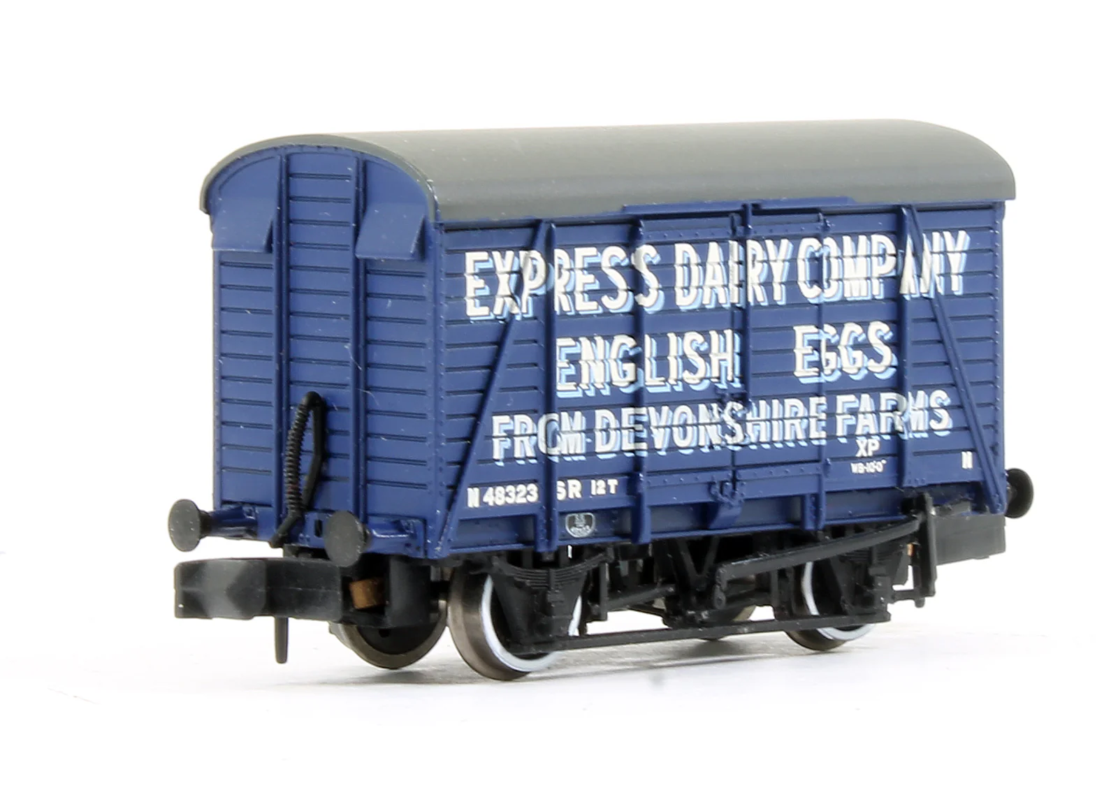 Pre-Owned Set Of Three 12t Southern Ventilated Vans 'Express Dairy Company' - Image 4