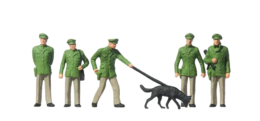 Policemen (5) and Dog Standard Figure Set