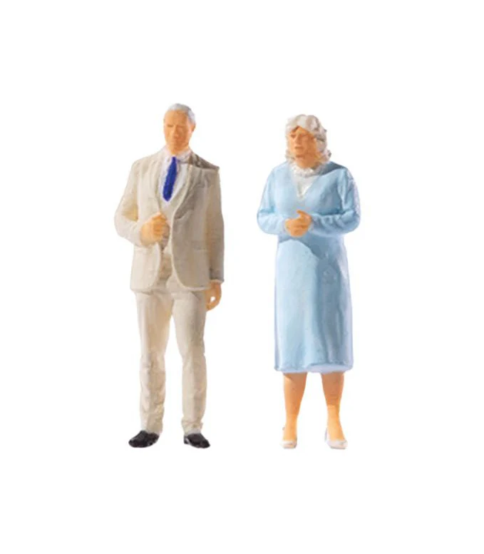 PR28284 King Charles III & Queen Camilla Figure Set