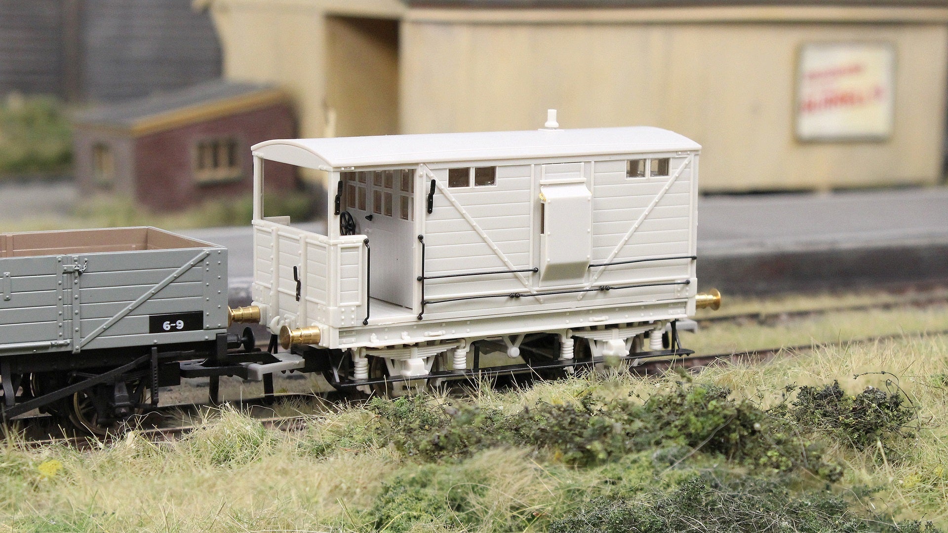 LNWR D17b Brake - LMS (pre-36) No.135554 - Image 7