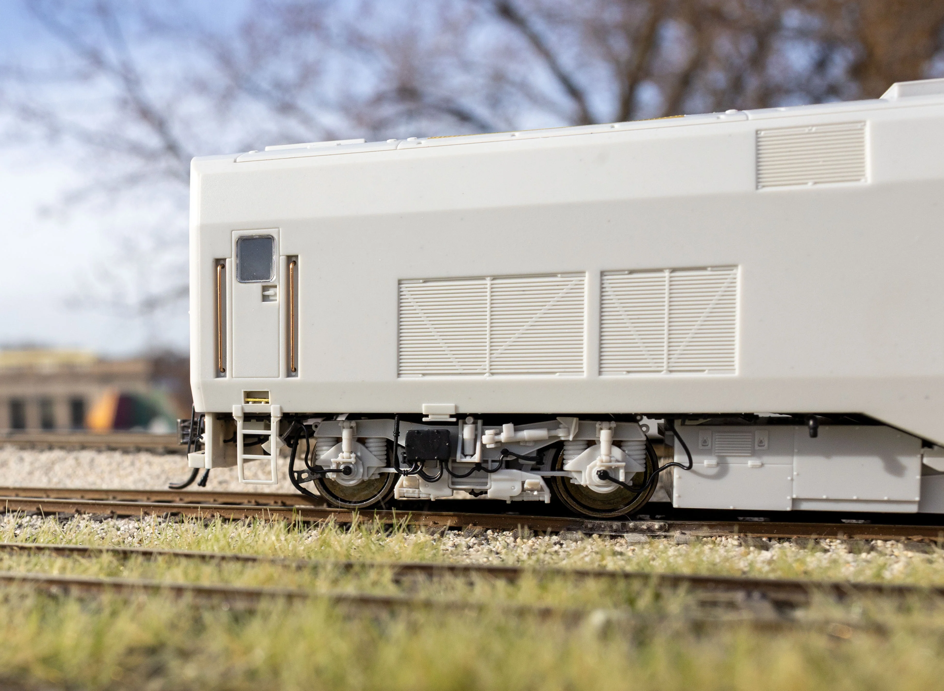 HO GE P32AC-DM (DC/Silent): Amtrak - Phase III Empire Service w/ hatch: #706 - Image 4