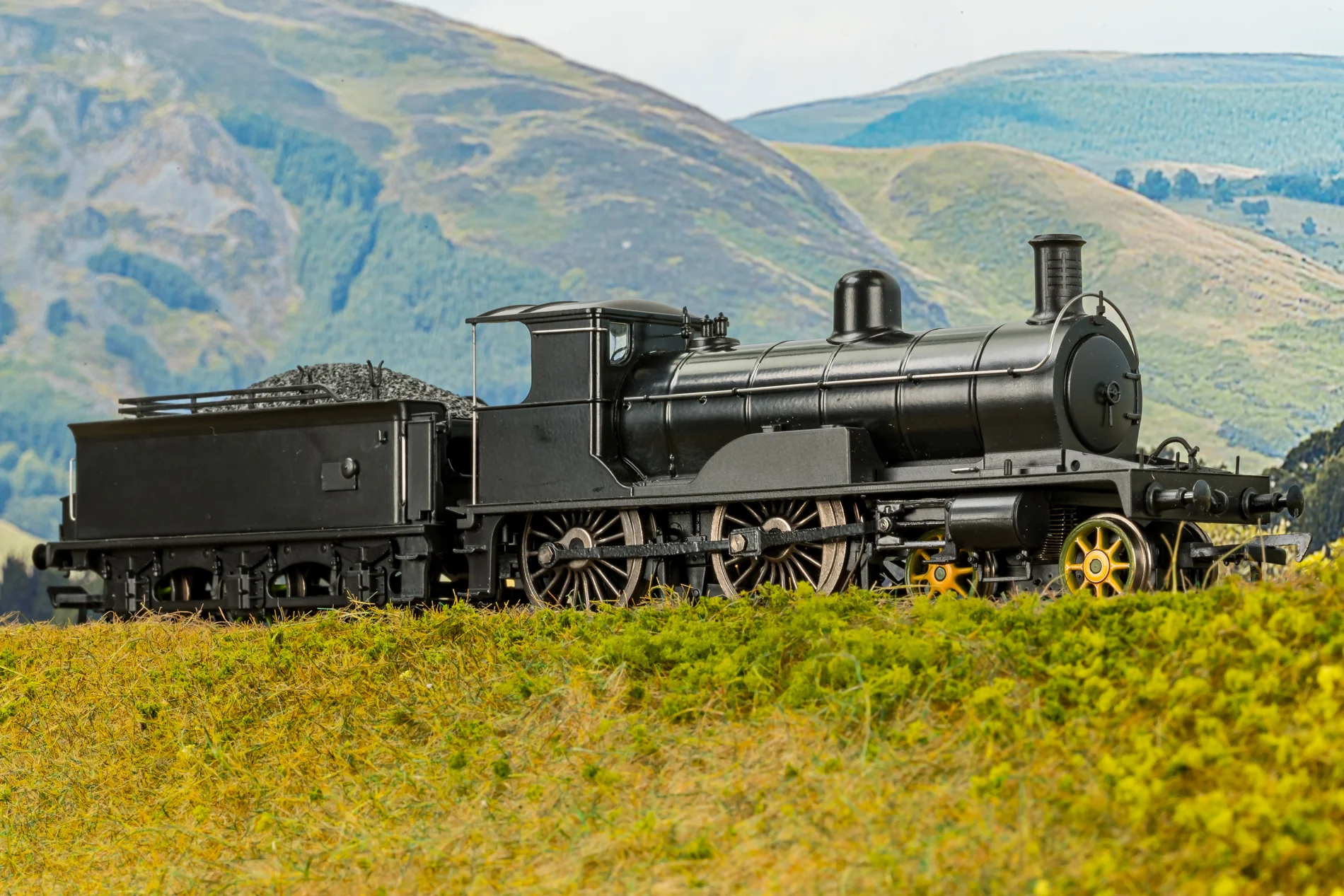 Highland Railway Loch Class 4-4-0 No.119 'Loch Insh' HR Drummond Lined Green Steam Locomotive - Image 5