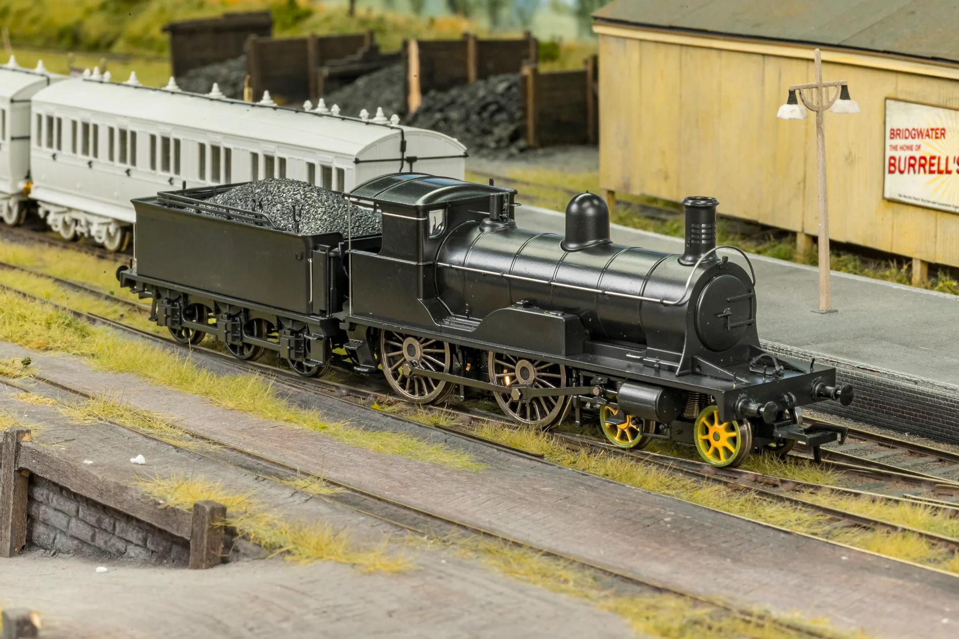 Highland Railway Loch Class 4-4-0 No.14383 'Loch An Dorb' LMS Lined Crimson Steam Locomotive - Image 11