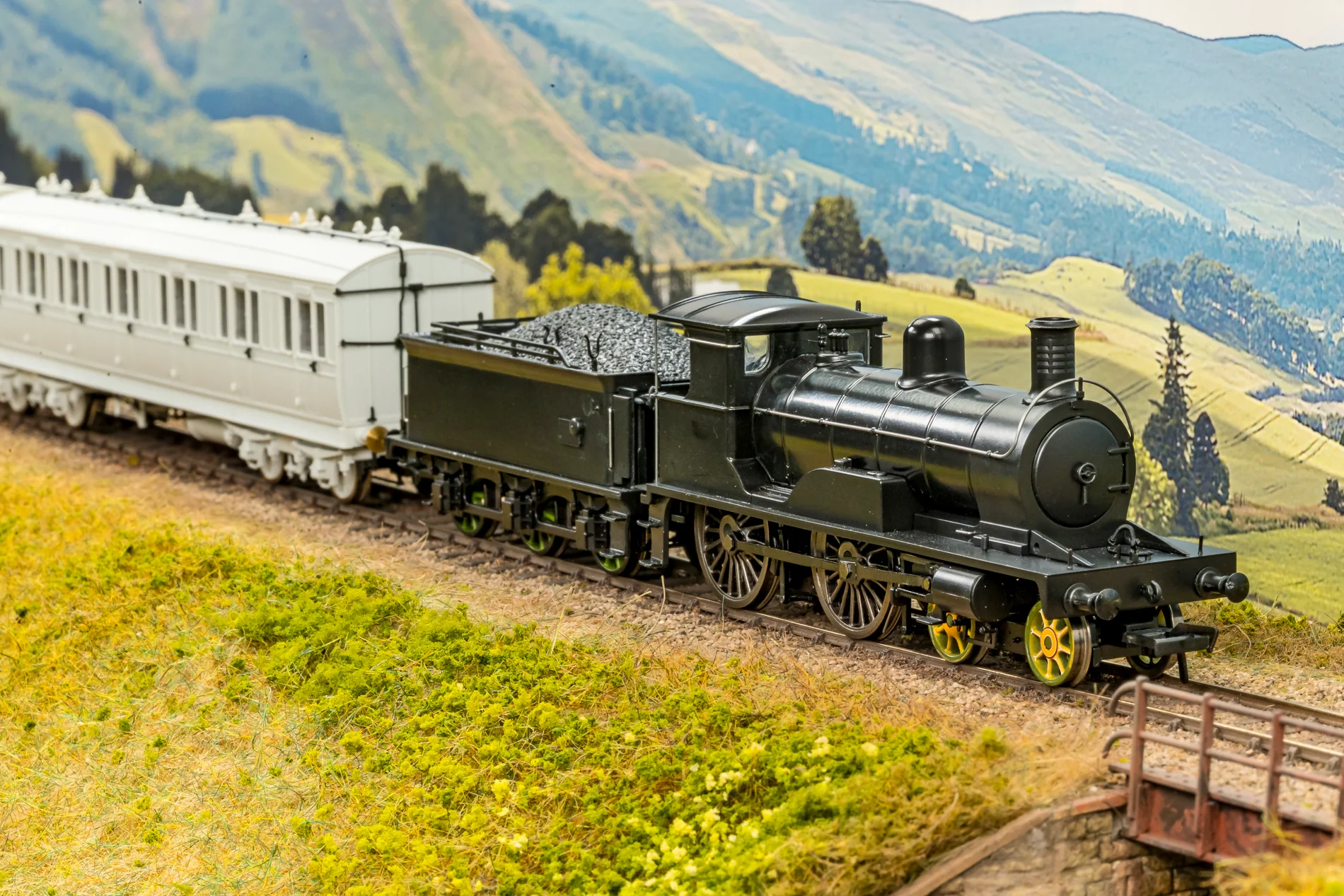 Highland Railway Loch Class 4-4-0 No.14383 'Loch An Dorb' LMS Lined Crimson Steam Locomotive - DCC Sound - Image 10