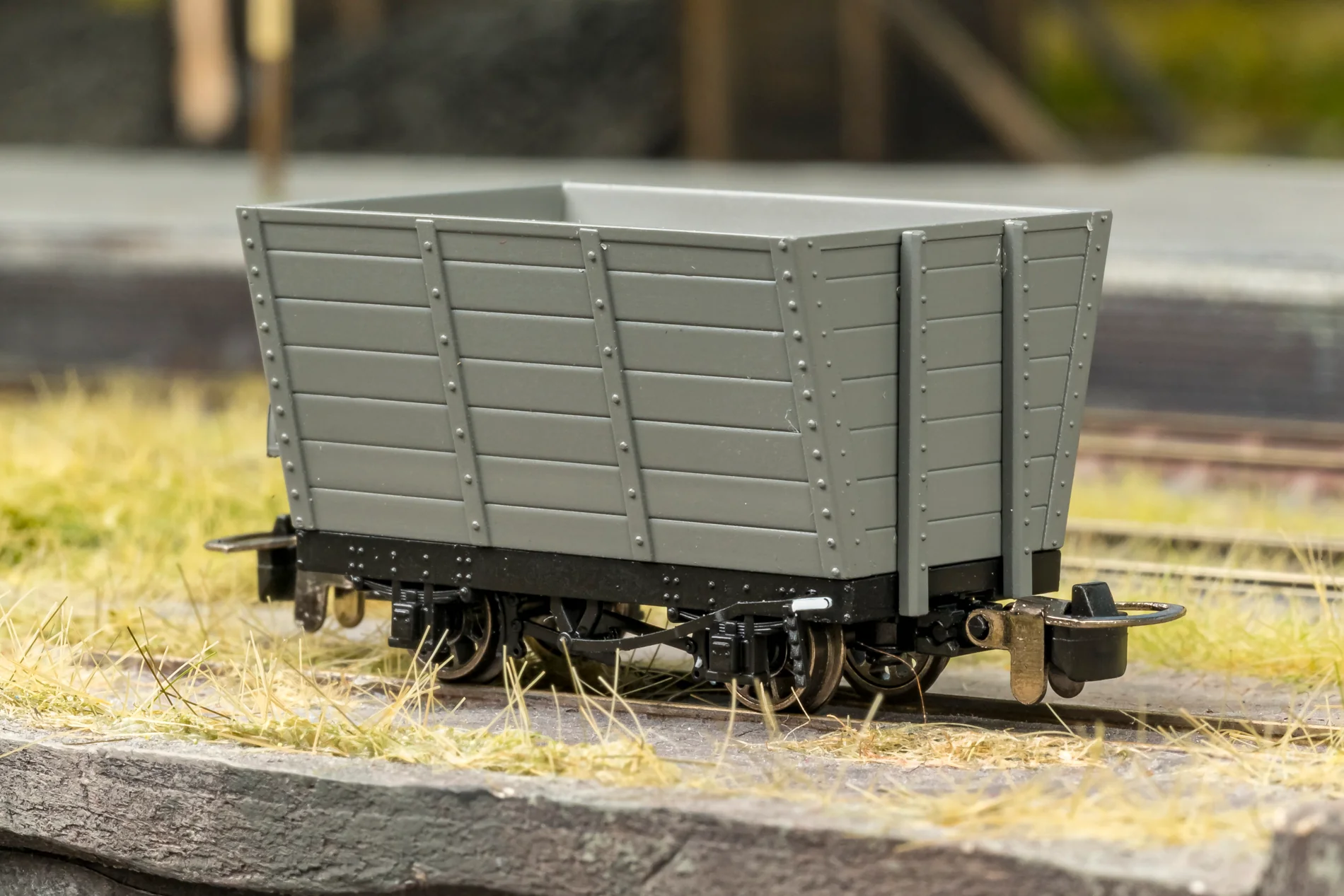 833001 Wooden Hopper - Plain Brown No.19 - Image 2
