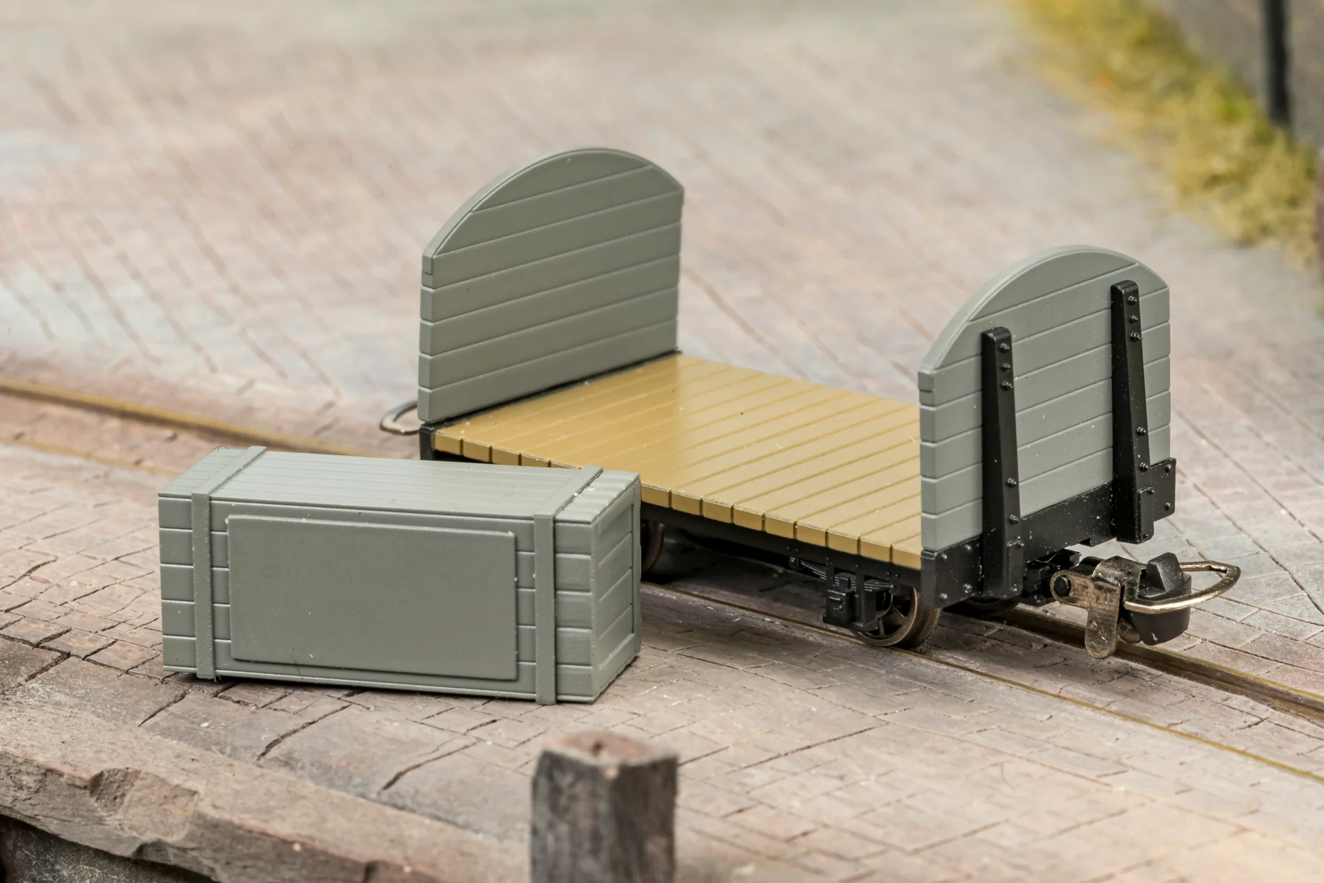 833202 Round Ended Flat - Plain Brown No. 63 (with removable crate) - Image 4