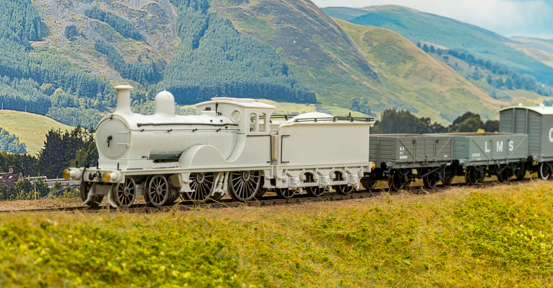 LNER D40 Class 4-4-0 No.6852 'Glen Grant' - LNER Apple Green Steam Locomotive - Image 10