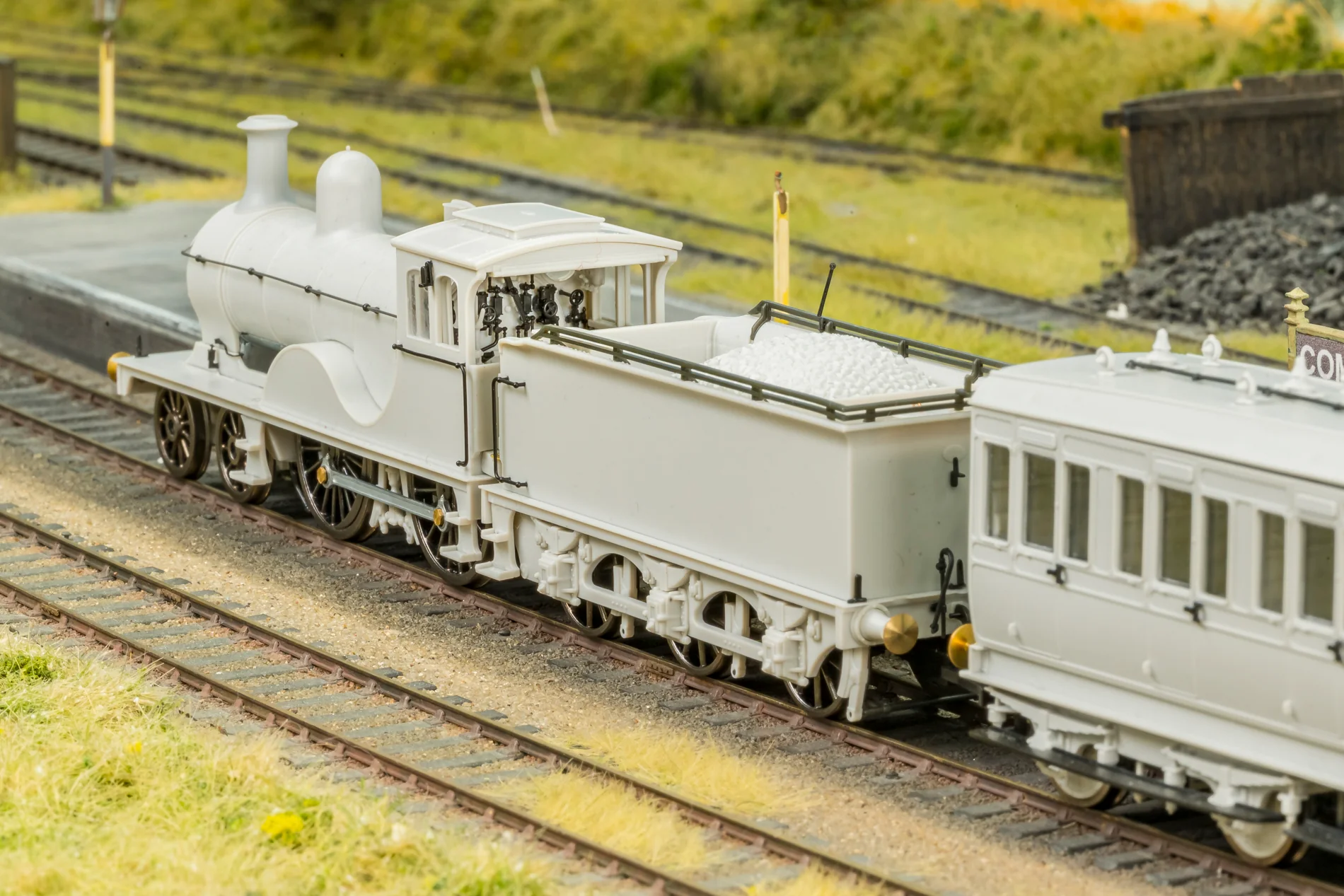LNER D40 Class 4-4-0 No.28s - LNER Black Steam Locomotive - DCC Sound - Image 3
