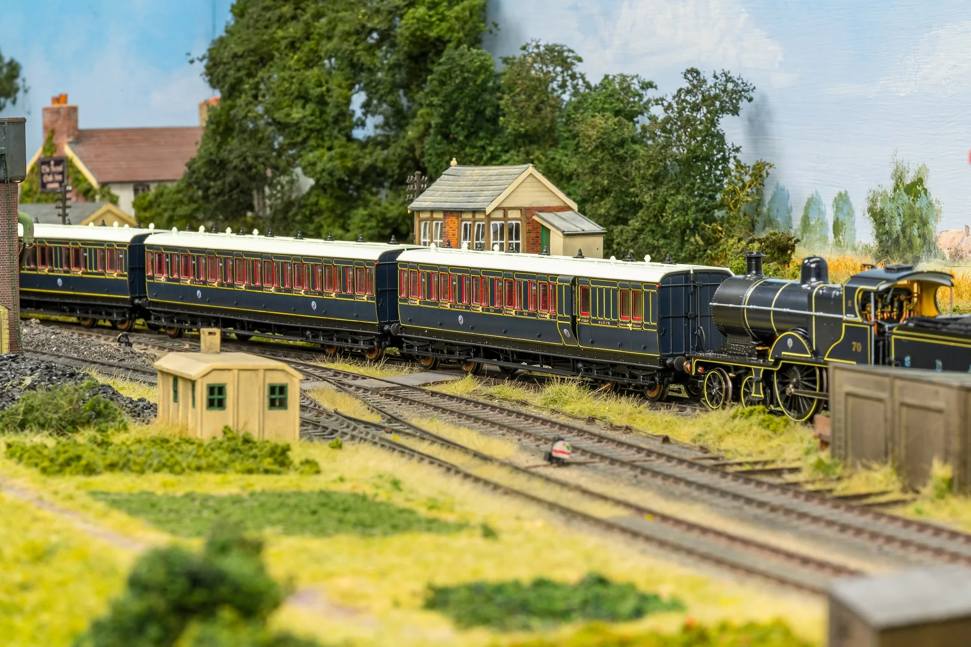 974504 Midland Railway 483 Class 4-4-0 SDJR Blue No.70 Steam Locomotive - DCC Sound - Image 2