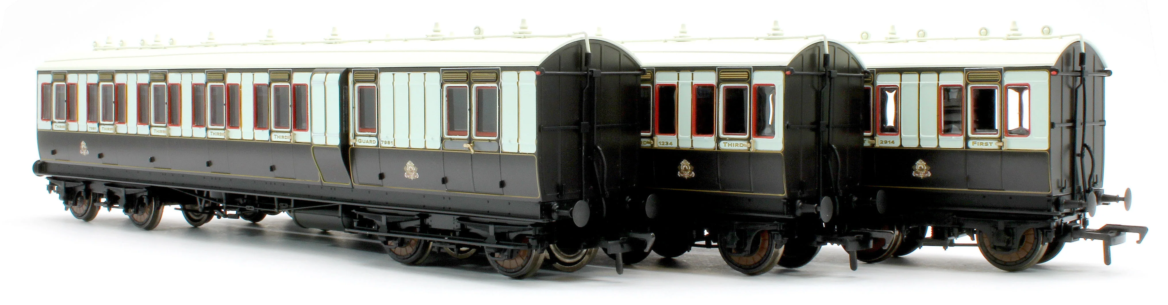 978009 48' LNWR ‘Evolution’ Bogie Coach Non-Corridor Carriage No.7981, No.1234 & No.2914 3-Pack - Image 13