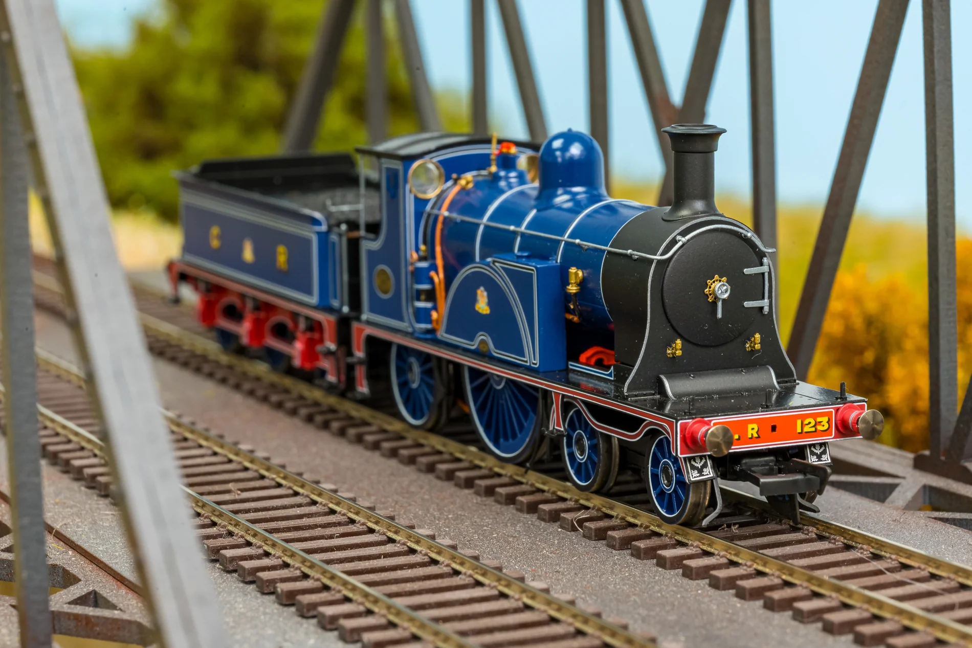 Caledonian Railway Single 4-2-2 CR Dark Blue No.123 Steam Locomotive - DCC Sound - Image 4