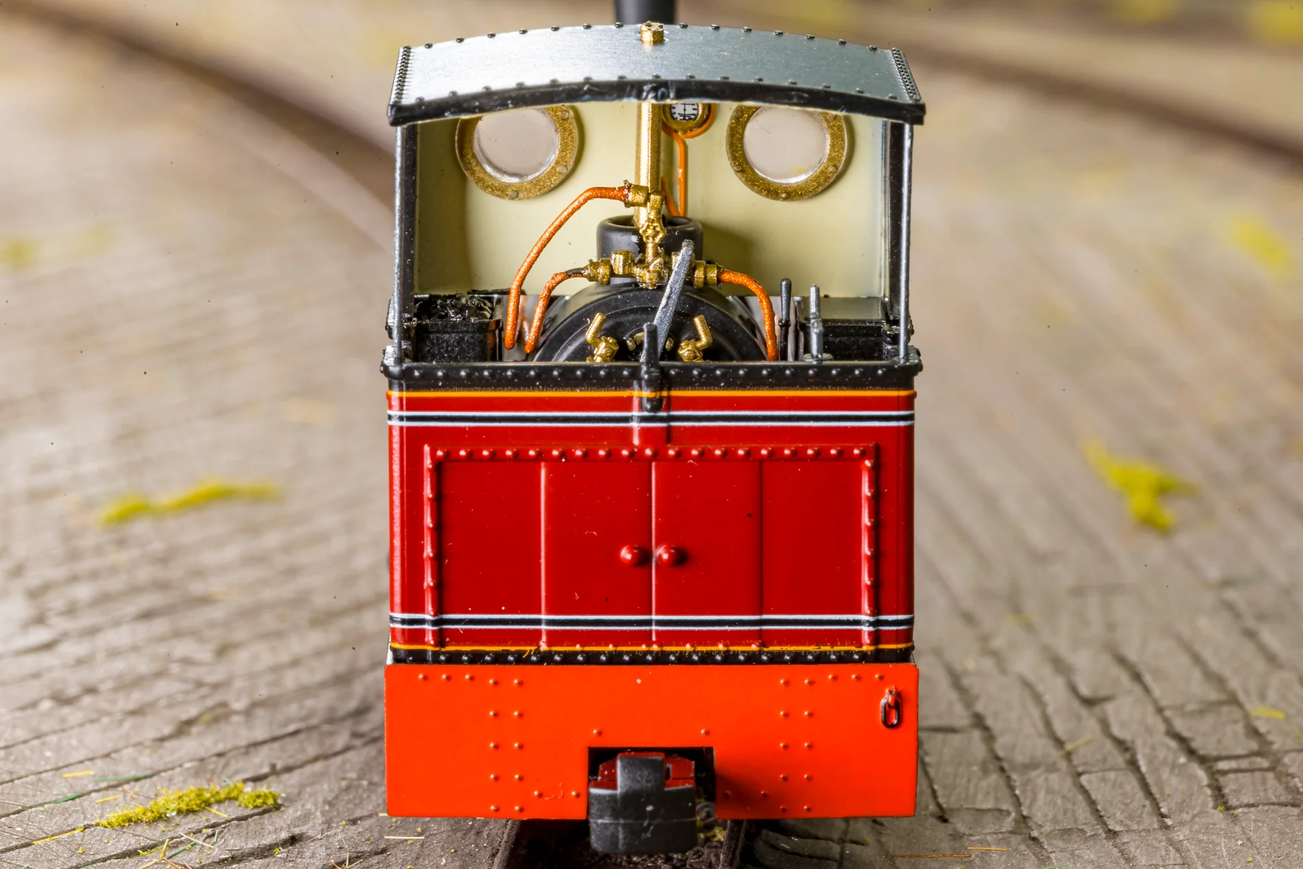 Sirdar Class 0-4-0 Kerr, Stuart & Co. Short-Tank 'What If' - FR Lined Red Steam Locomotive - Image 7