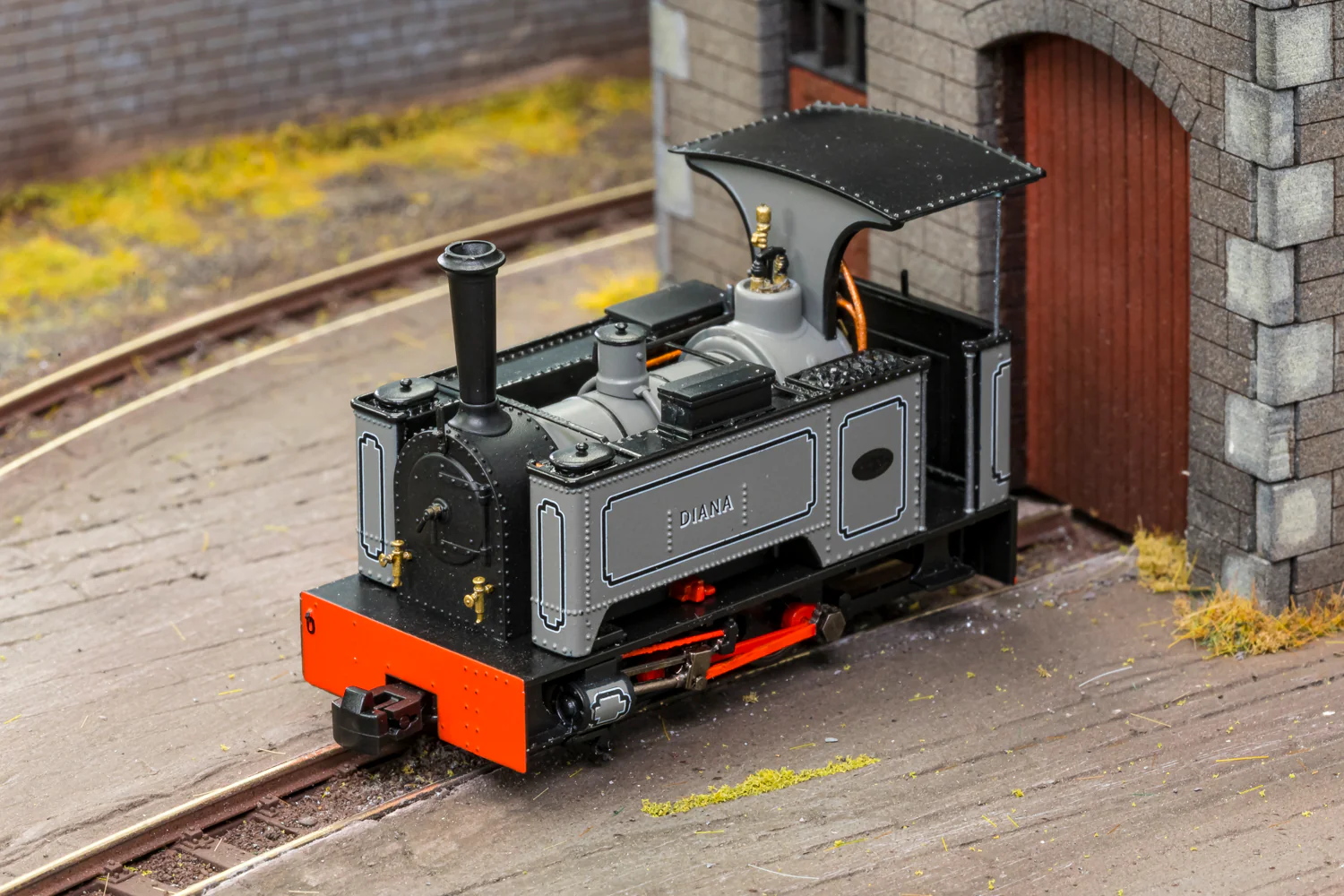 Sirdar Class 0-4-0 Kerr, Stuart & Co. Long-Tank 'Diana’ Lined Grey (As Preserved) Steam Locomotive - DCC Fitted - Image 3