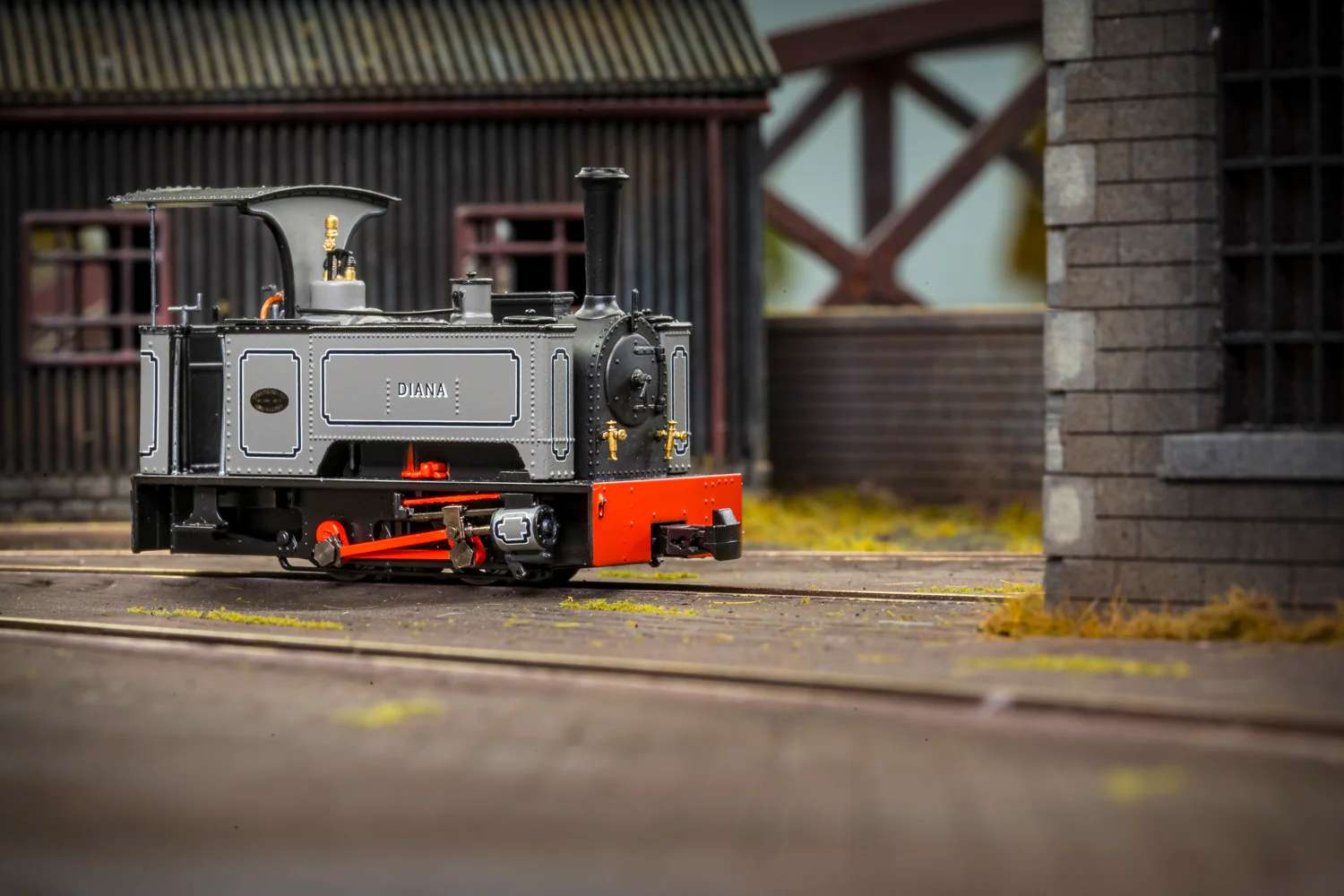 Sirdar Class 0-4-0 Kerr, Stuart & Co. Long-Tank 'Diana’ Lined Grey (As Preserved) Steam Locomotive - DCC Fitted - Image 4
