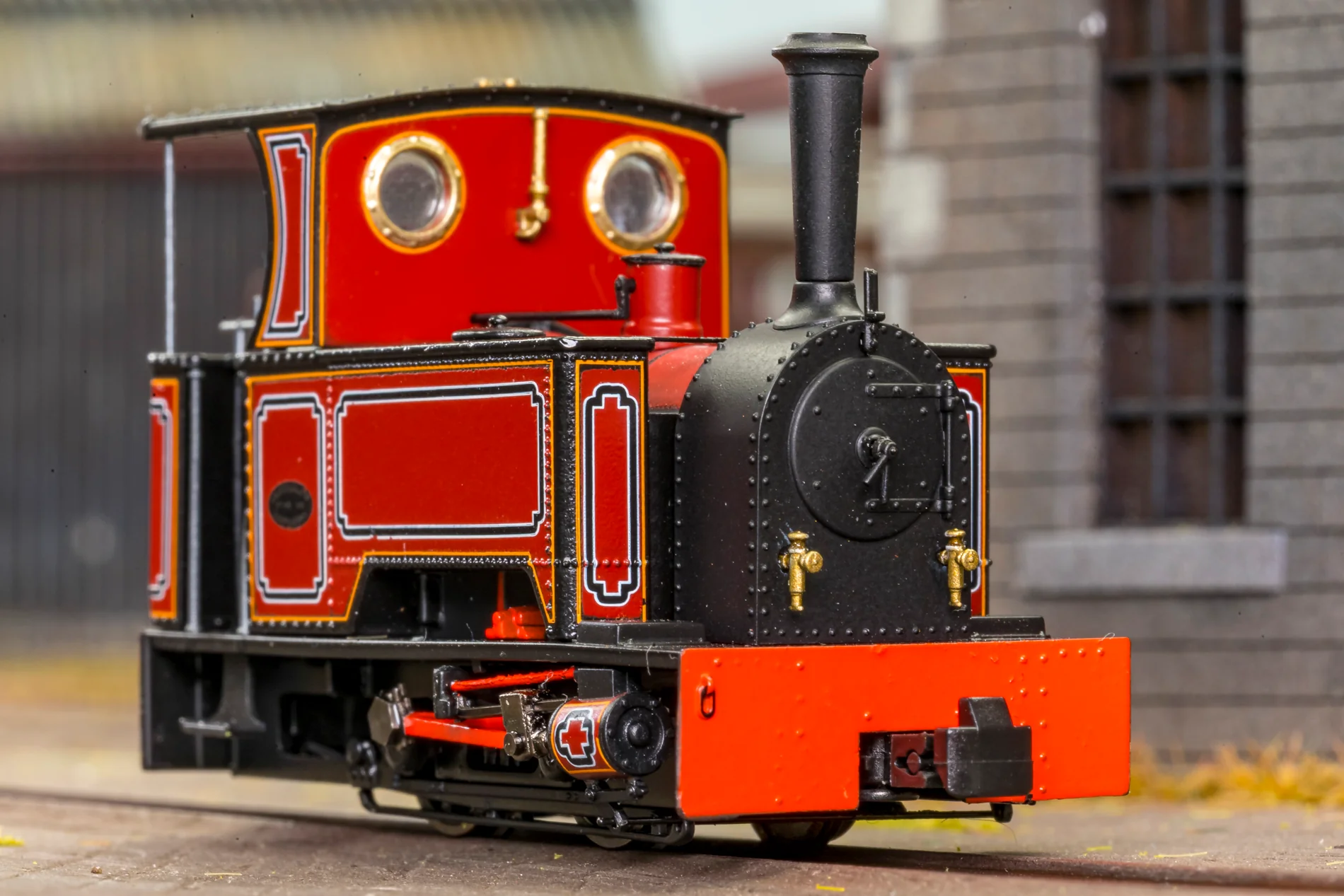Sirdar Class 0-4-0 Kerr, Stuart & Co. Short-Tank 'What If' - FR Lined Red Steam Locomotive - DCC Fitted