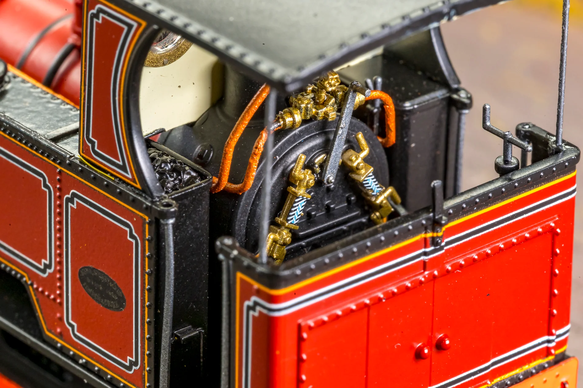 Sirdar Class 0-4-0 Kerr, Stuart & Co. Short-Tank 'What If' - FR Lined Red Steam Locomotive - DCC Fitted - Image 5