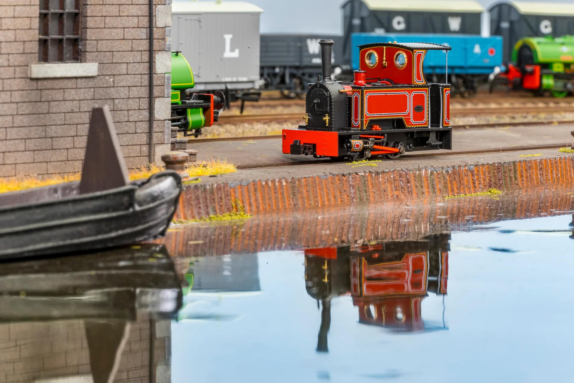 Sirdar Class 0-4-0 Kerr, Stuart & Co. Short-Tank 'What If' - FR Lined Red Steam Locomotive - DCC Fitted - Image 6