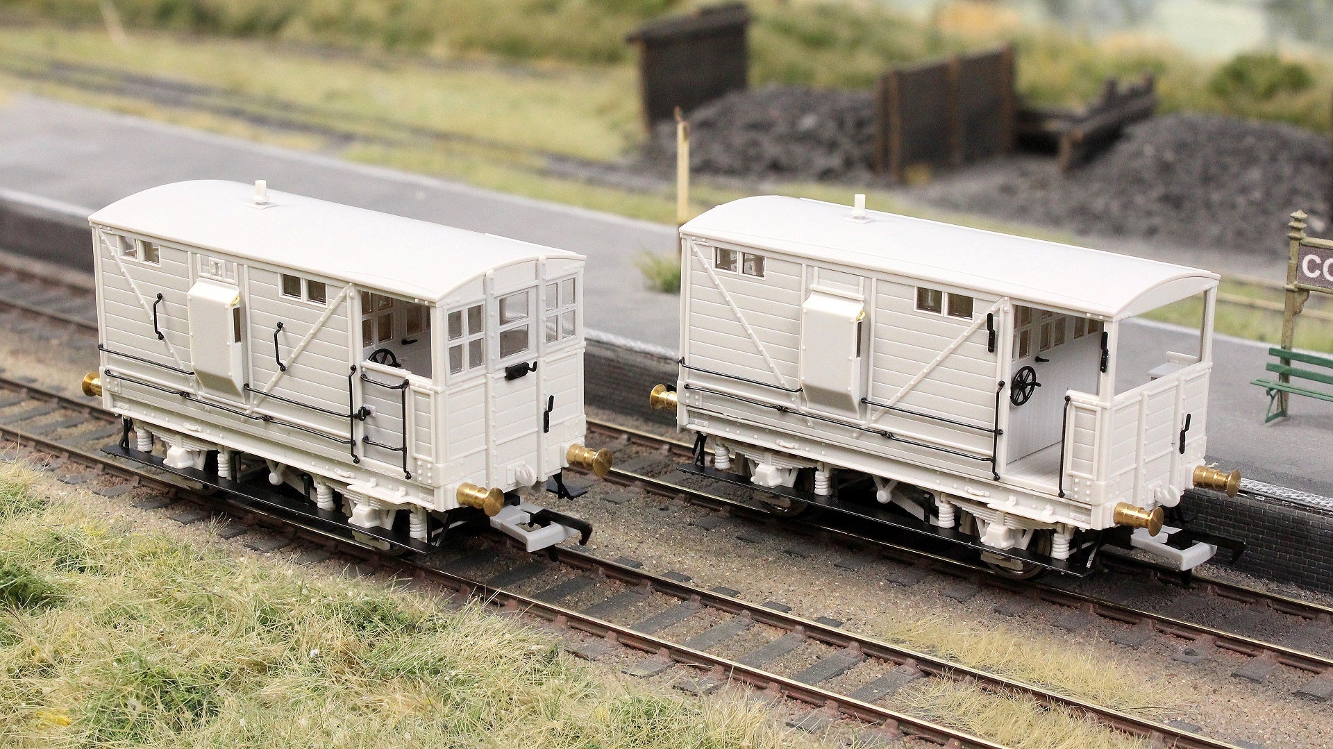 LNWR D17b Brake - Police Blue No.K-9 - Image 2