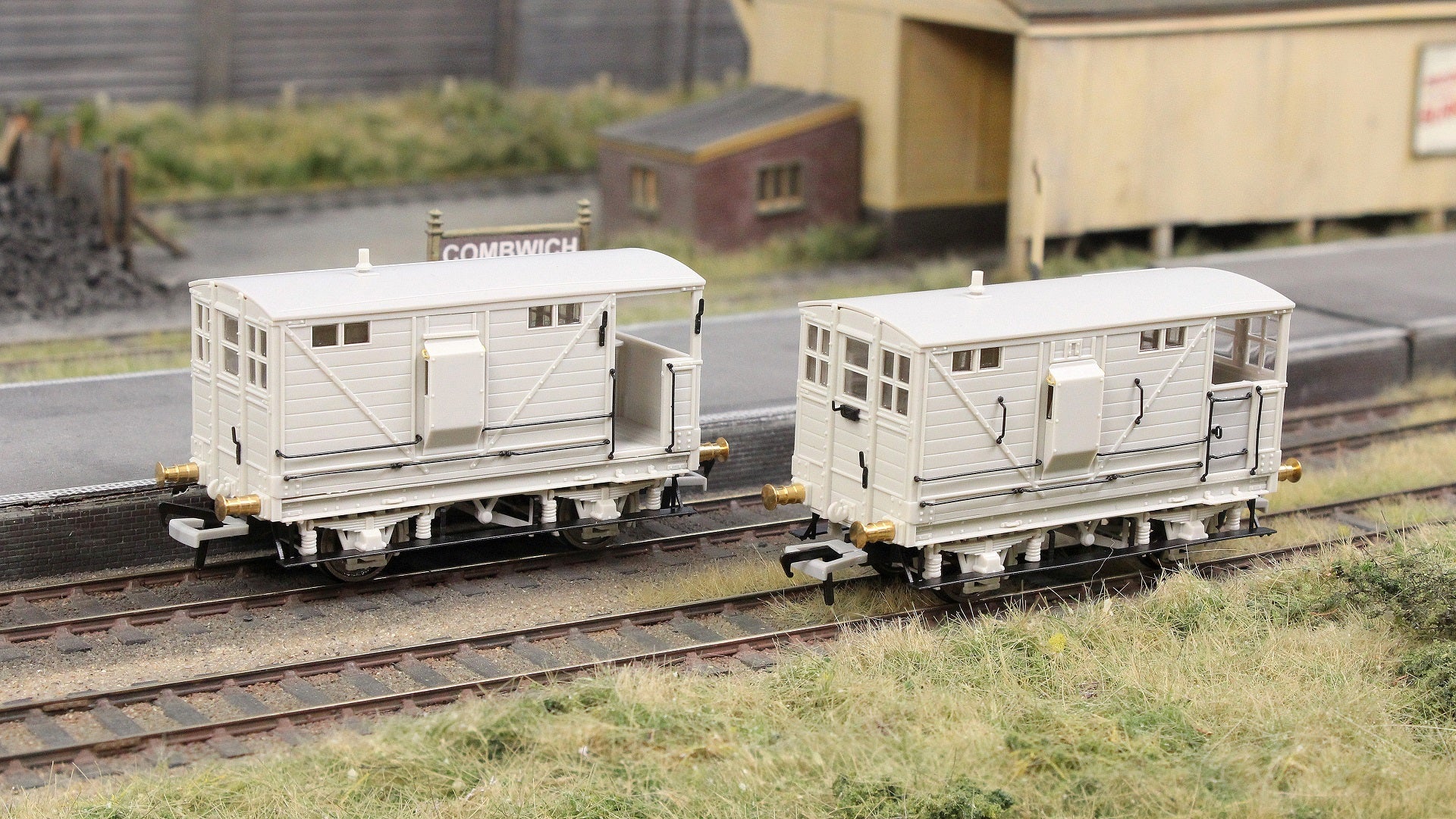 LNWR D17b Brake - Police Blue No.K-9 - Image 3