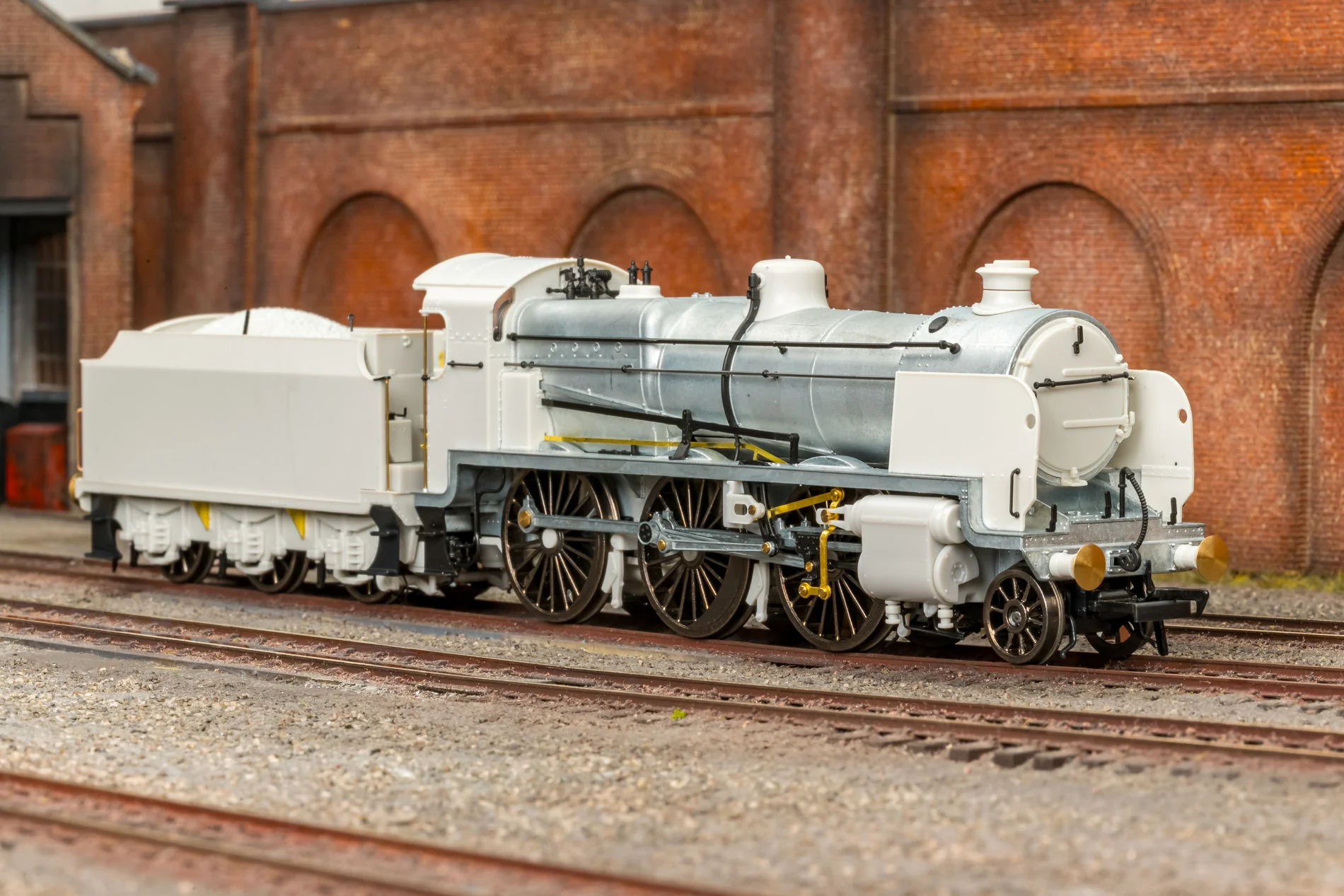 SR U Class 2-6-0 No.31632 - BR Black & Sunshine Lettering Steam Locomotive - DCC Sound - Image 3