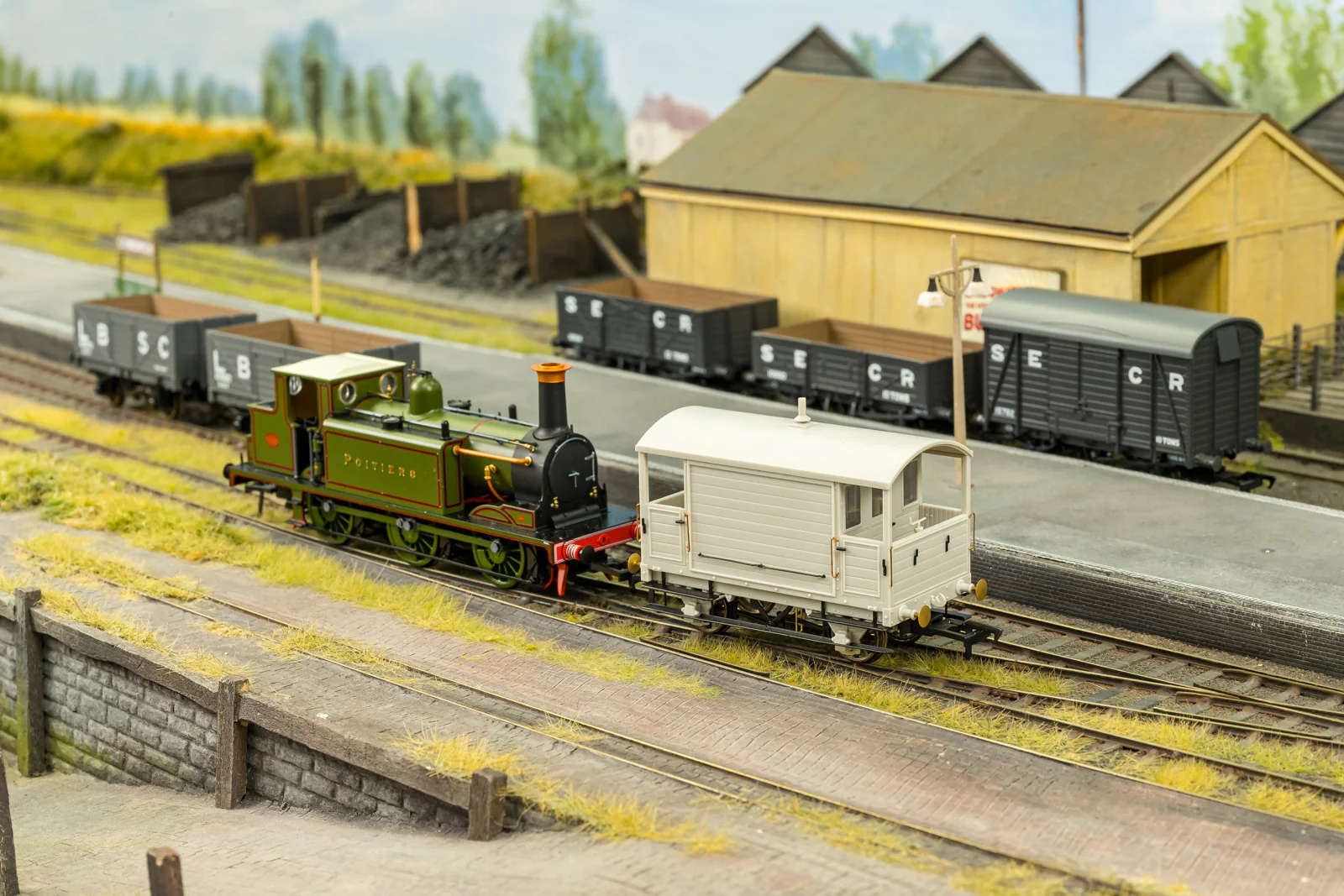 LBSC 4 Wheel Brake Van - SR (Post-36) No.55840 - Image 4