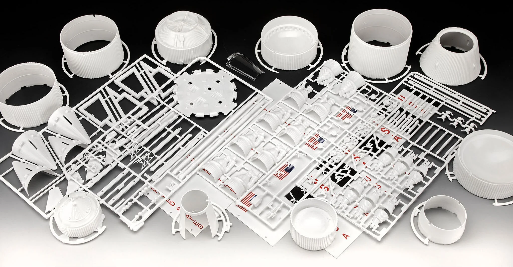 Apollo 11 Saturn V Rocket Model Kit - Image 8