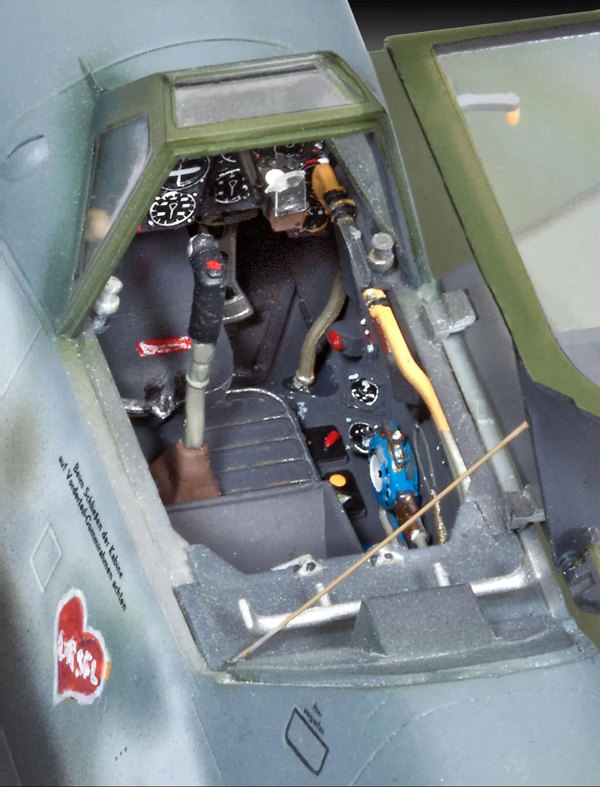 Messerschmitt Bf109G-10 Erla Model Kit - Image 3