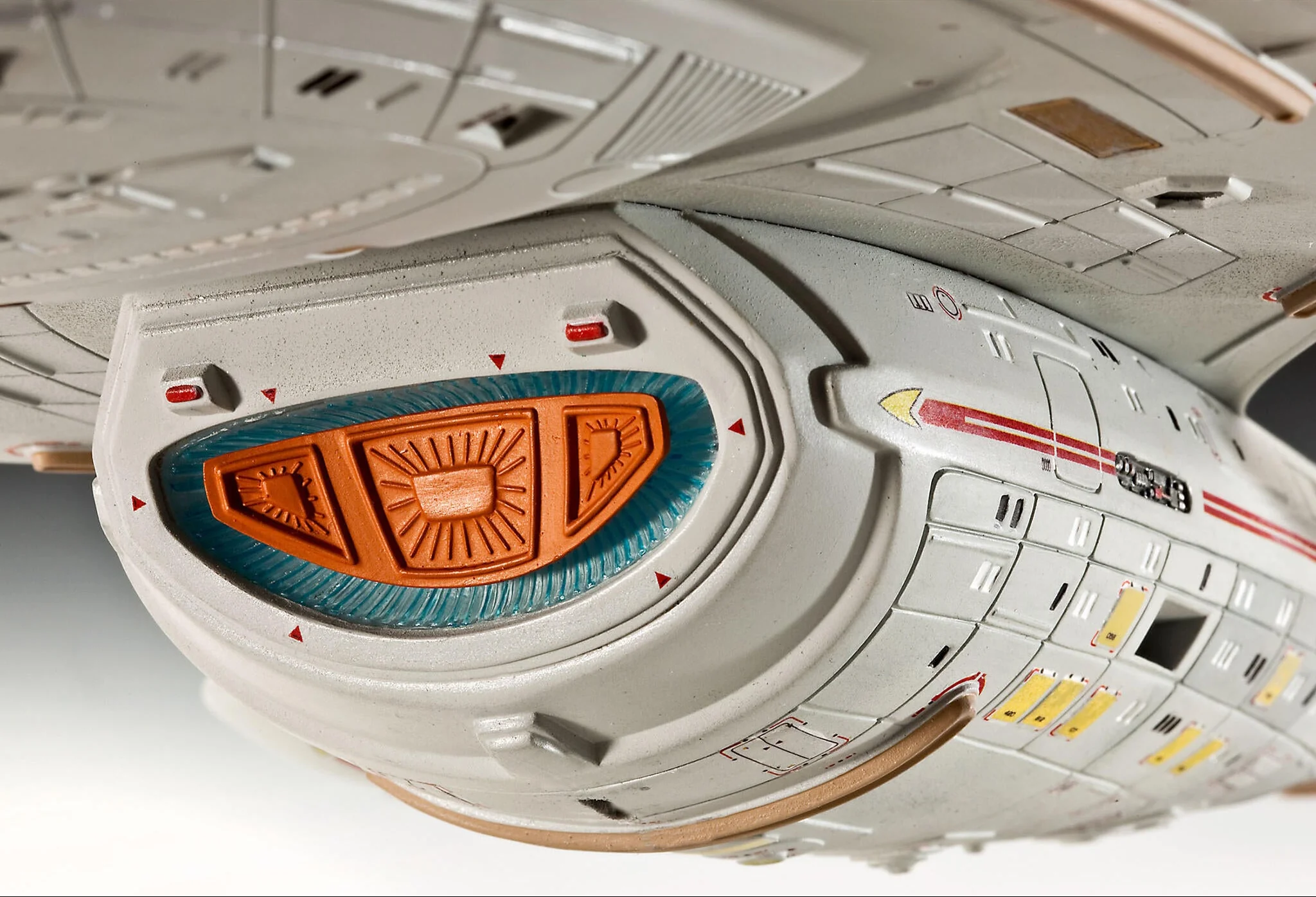 U.S.S. Voyager NCC-74656 (Star Trek: Voyager) Model Kit - Image 3