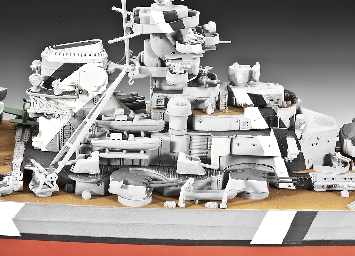 German Battleship "Bismarck" (1:700 Scale) Model Kit - Image 3