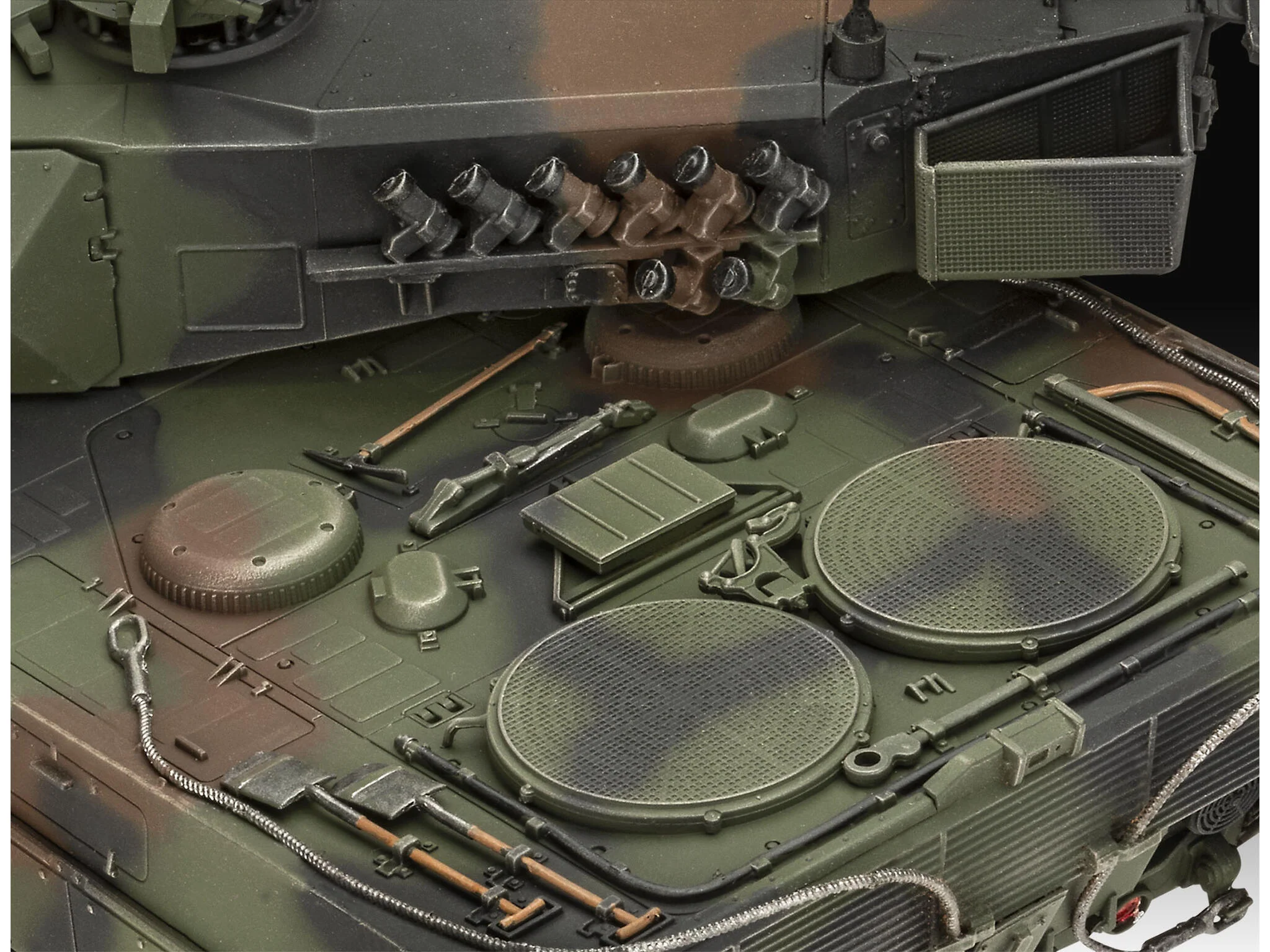 05631 70 years of the German Armed Forces: Leopard 2 A6A2 "Exclusive Edi Model Kit - Image 4